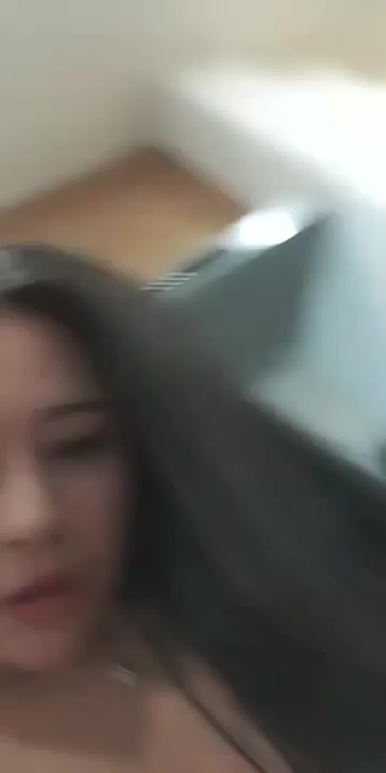  电臀小骚货性感的模样给哥哥口交，主动上位抽插呻吟浪叫 的剧照2