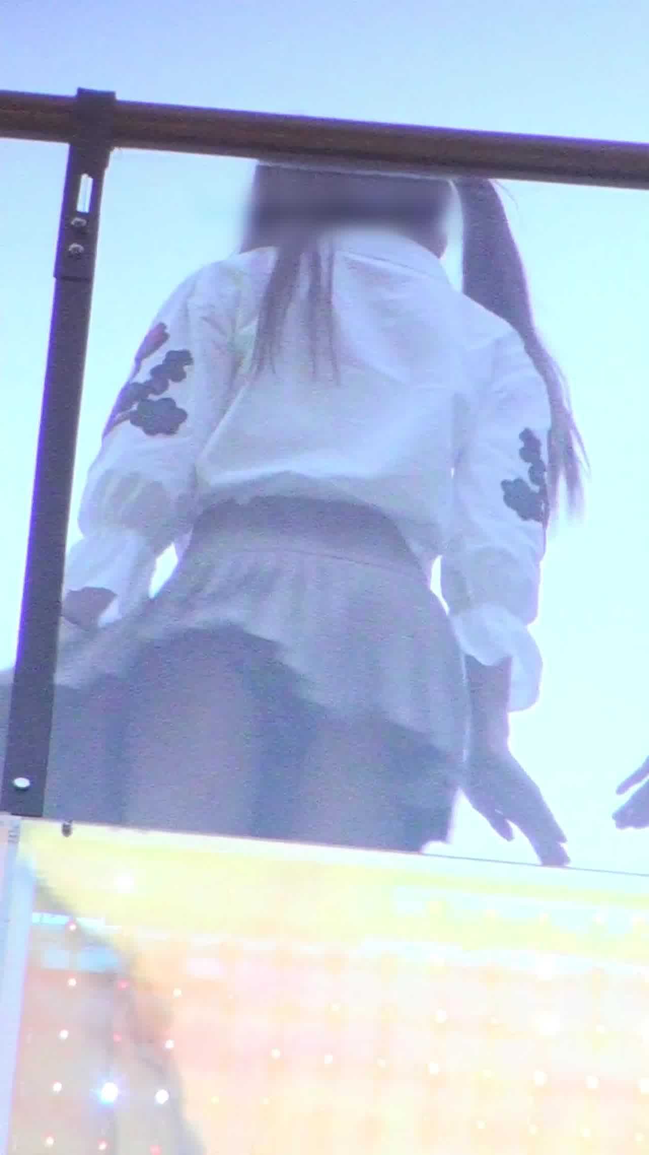  全网疯传！韩国美女啦啦队风中狂舞裙底风光一览无余 的剧照8