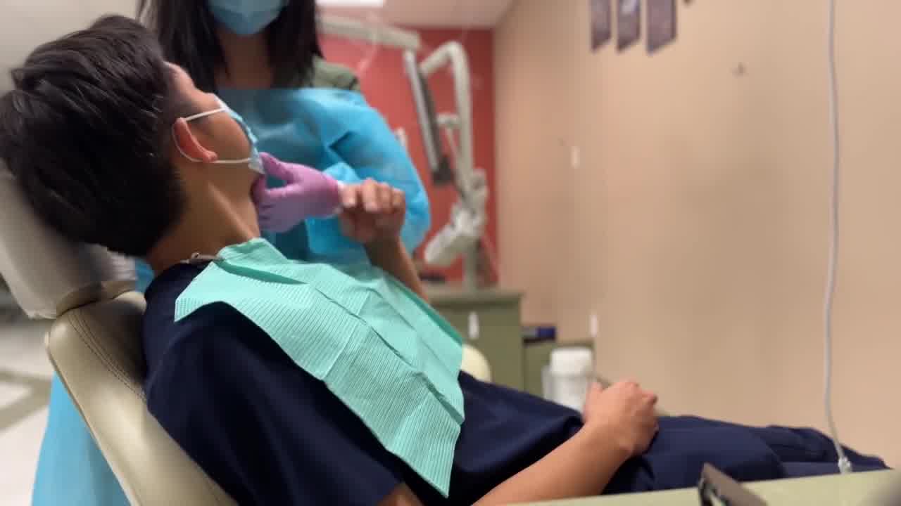  daintybabyelle 牙医看到助理忍不住硬起来 的剧照5