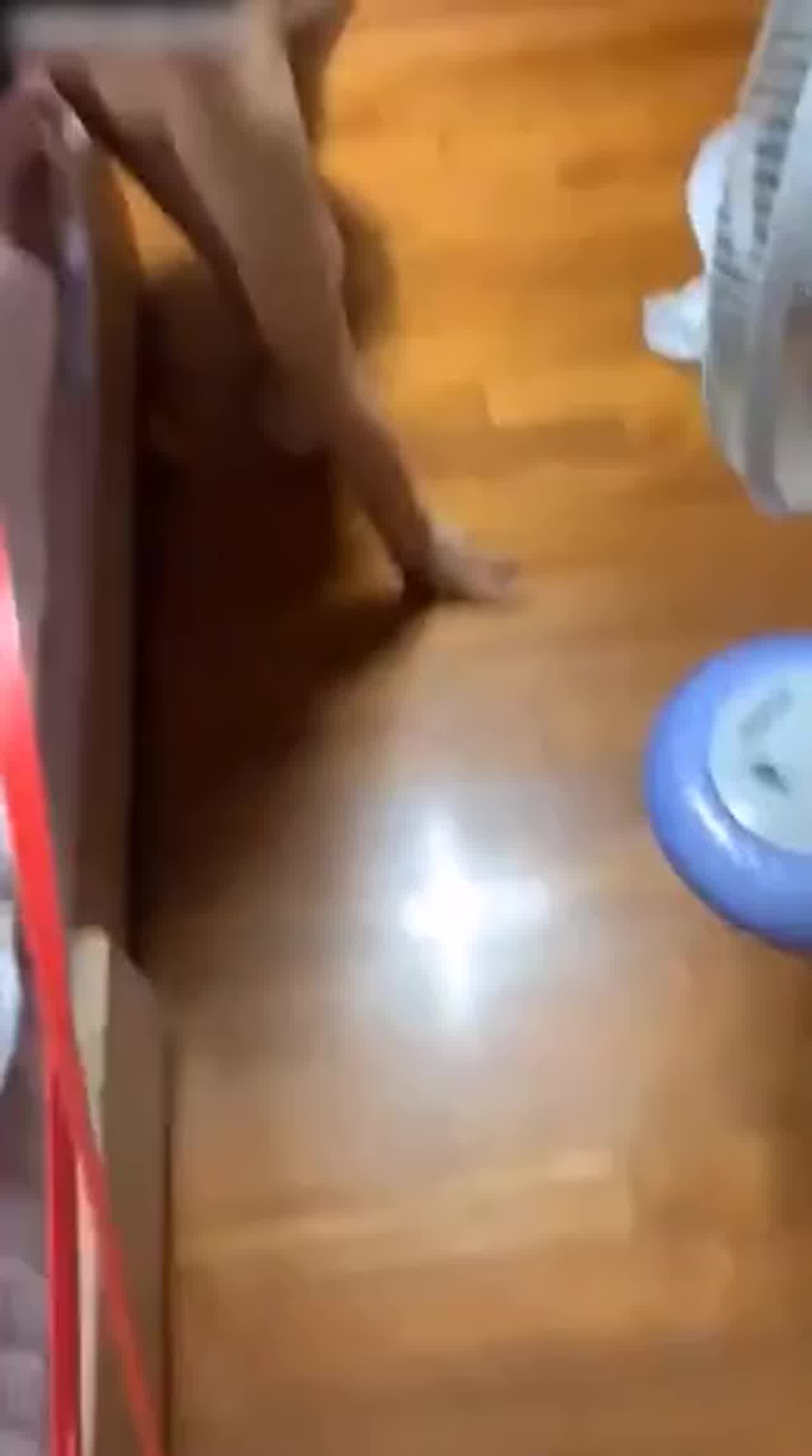  命令我家女友当小母狗训练 的剧照2