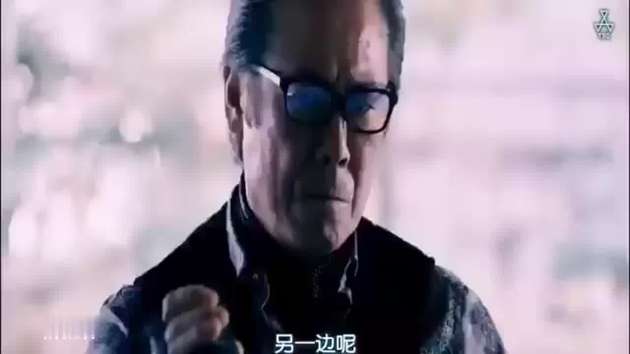  韩国三级 看着老婆屈服淫威的真面目 的剧照5