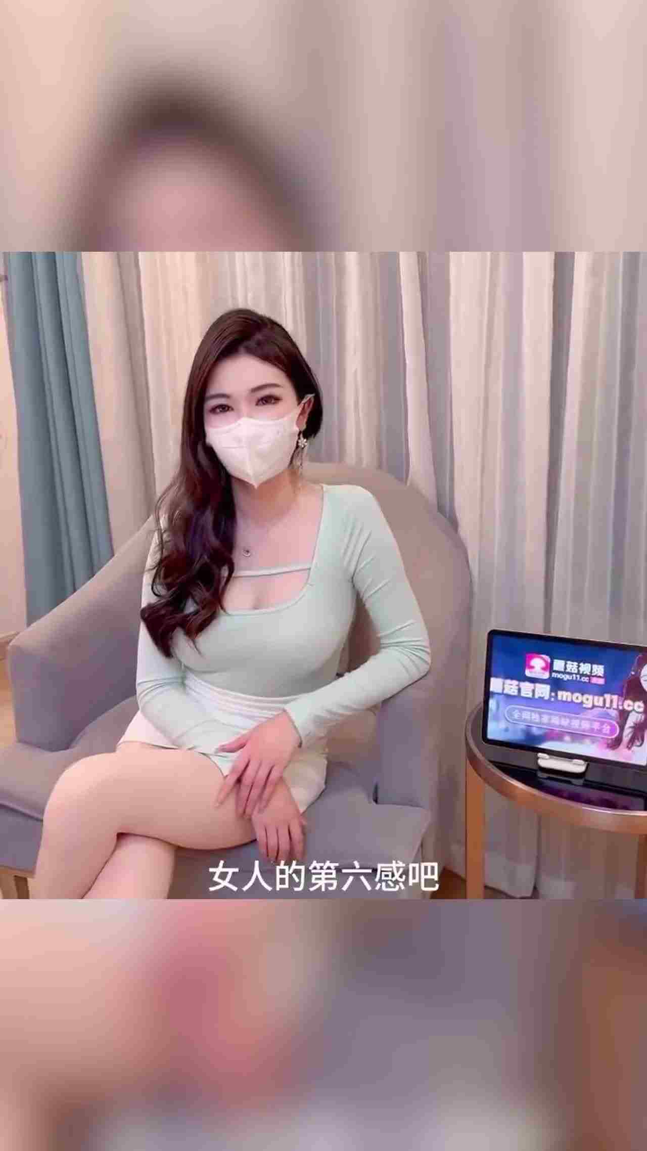  极品大奶小姐姐，没穿内裤就来了，是不是为了方便一会的活动呢 的剧照3