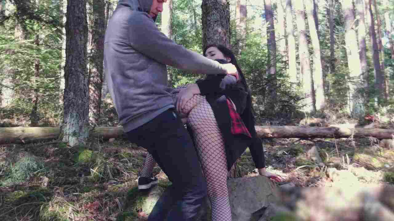  野外这样搞也太放纵了 的剧照4