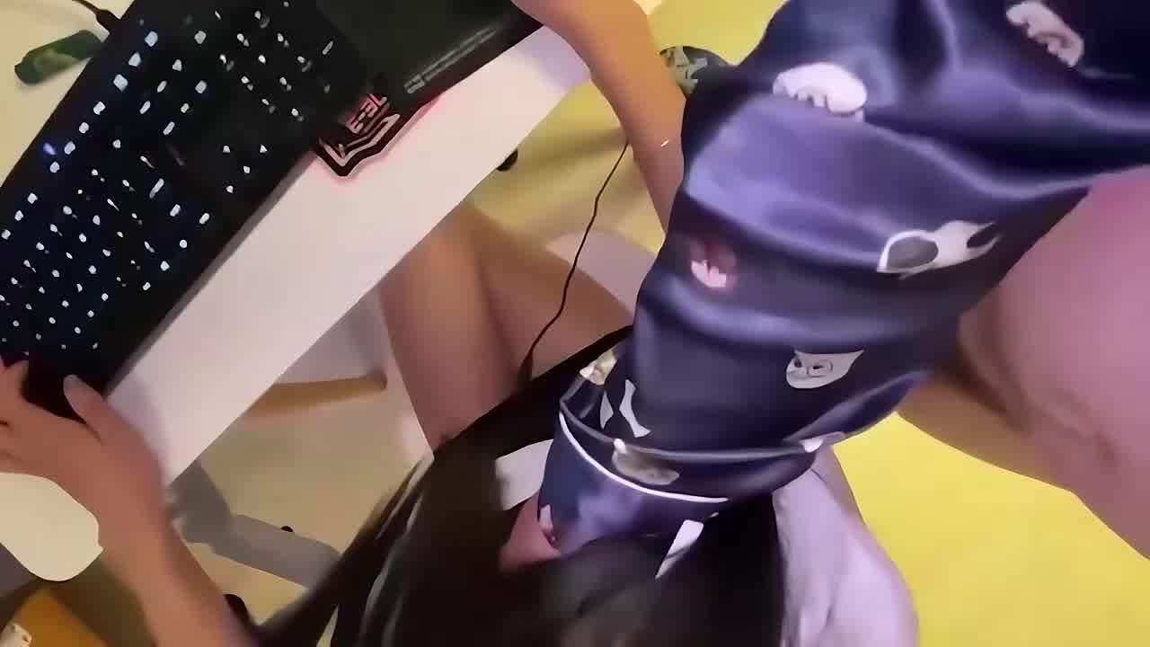  母狗足交越发熟练，各产地陪练 的剧照4