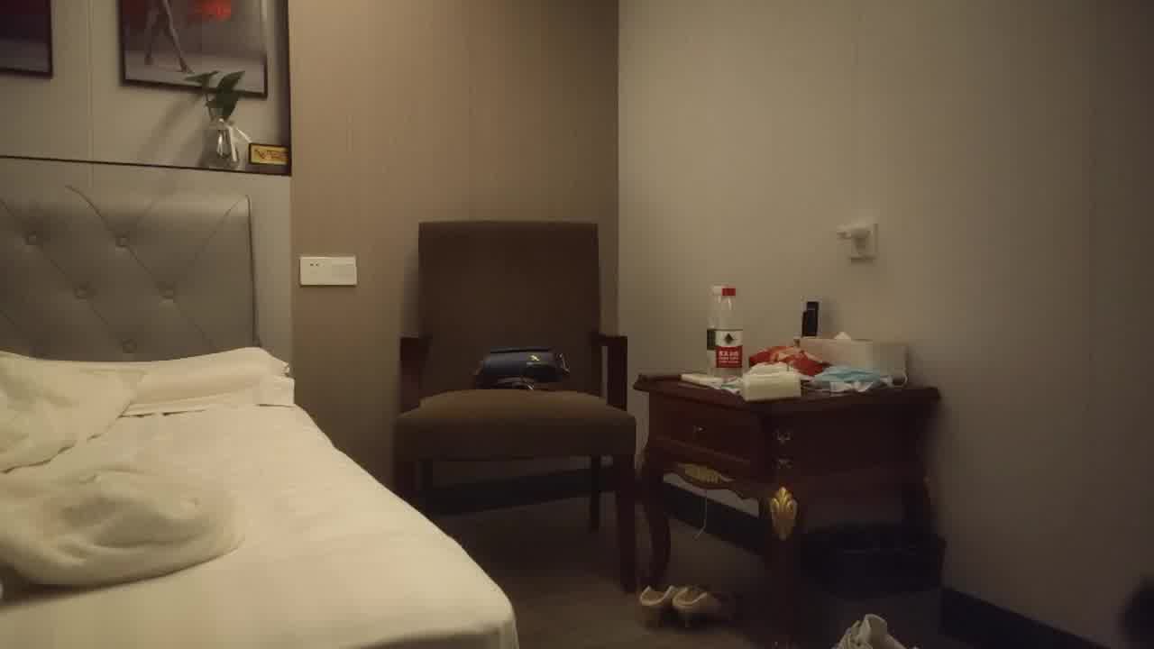  【极品少妇】约操人妻御姐，高速不间断抽插堪比发动机，怼着屁股全速打桩。果然还是老逼降火！ 的剧照10