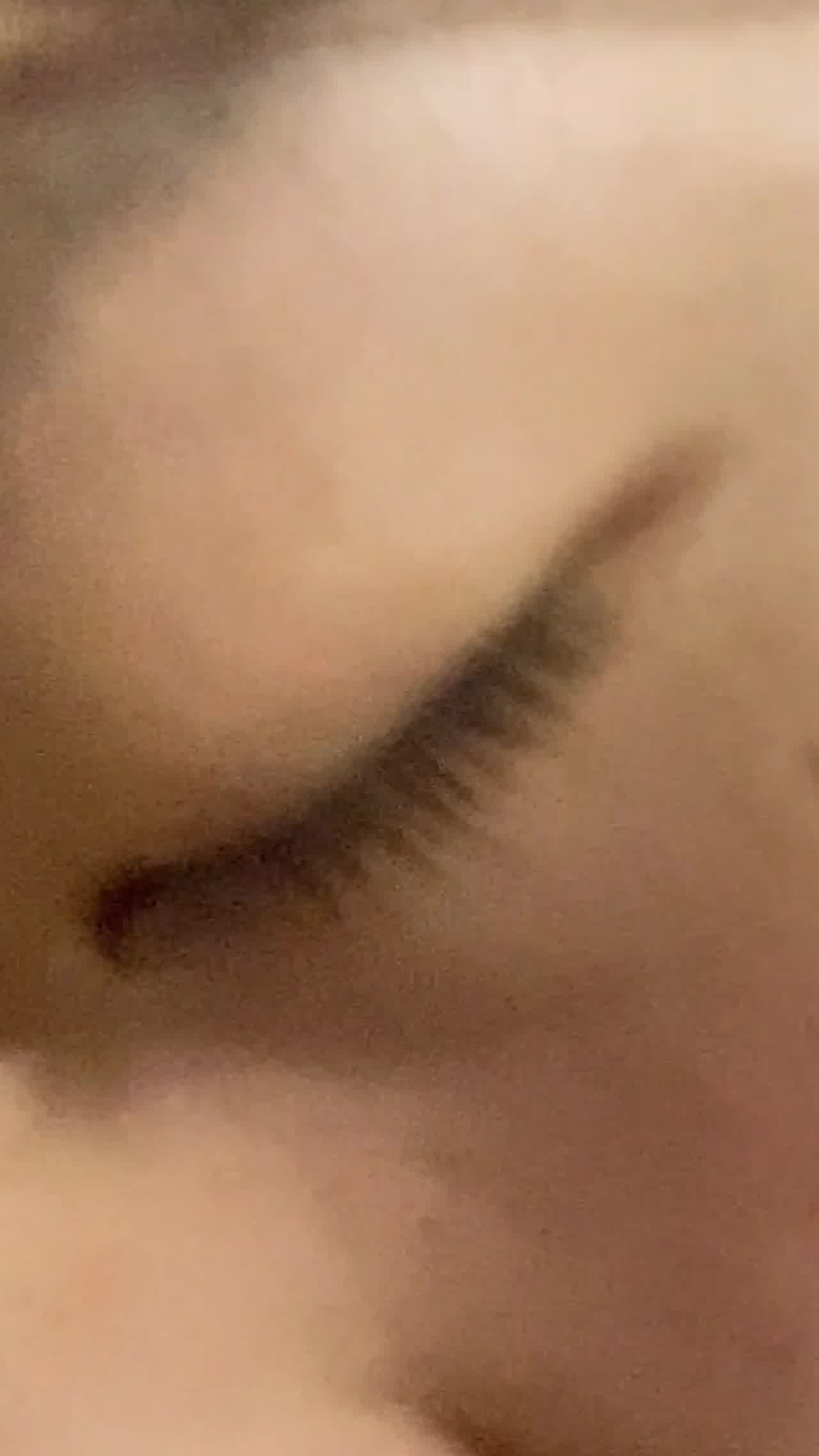  小可爱女友口交都还要教 的剧照3