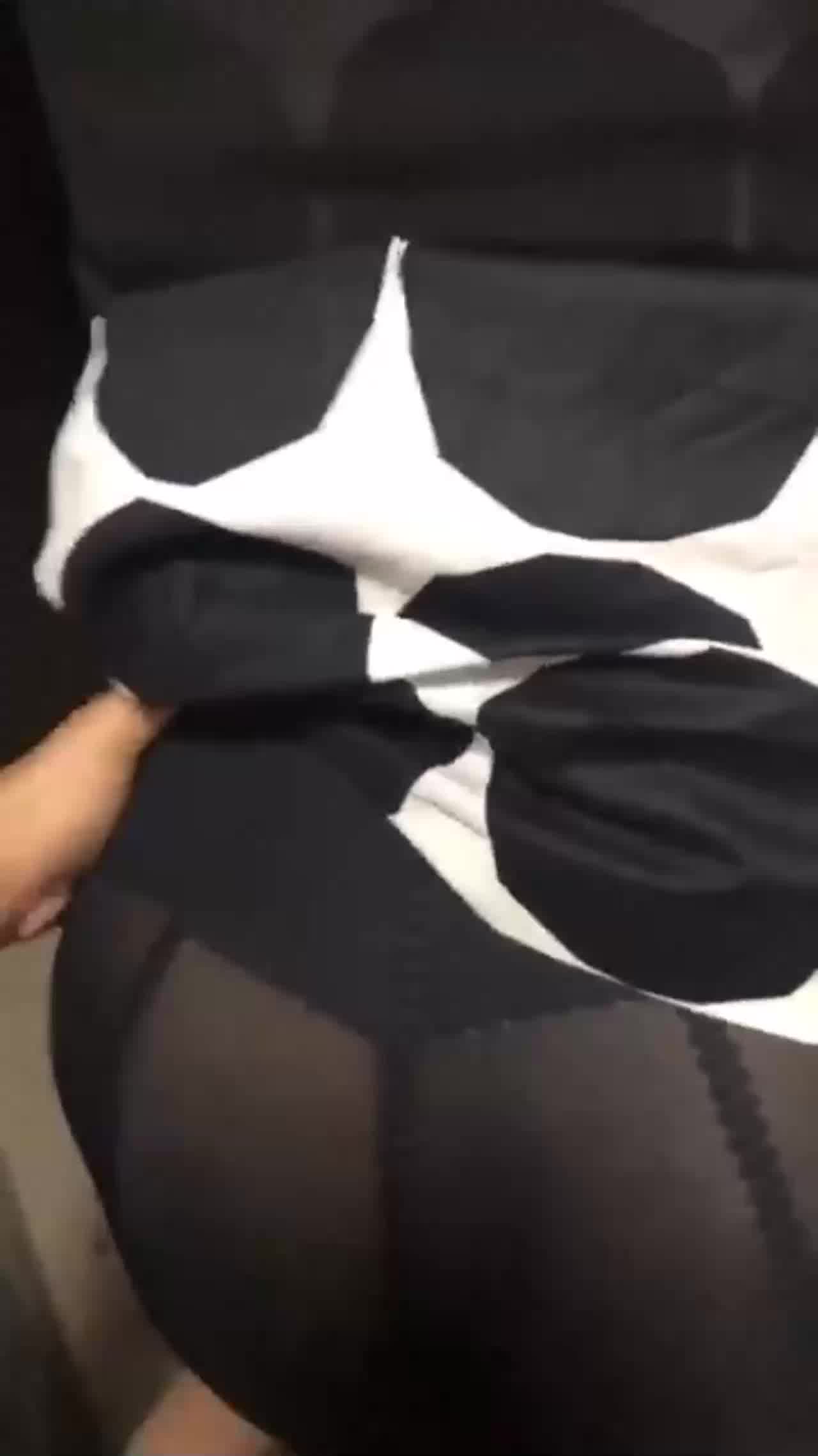  厕所后入，好喜欢 的剧照8