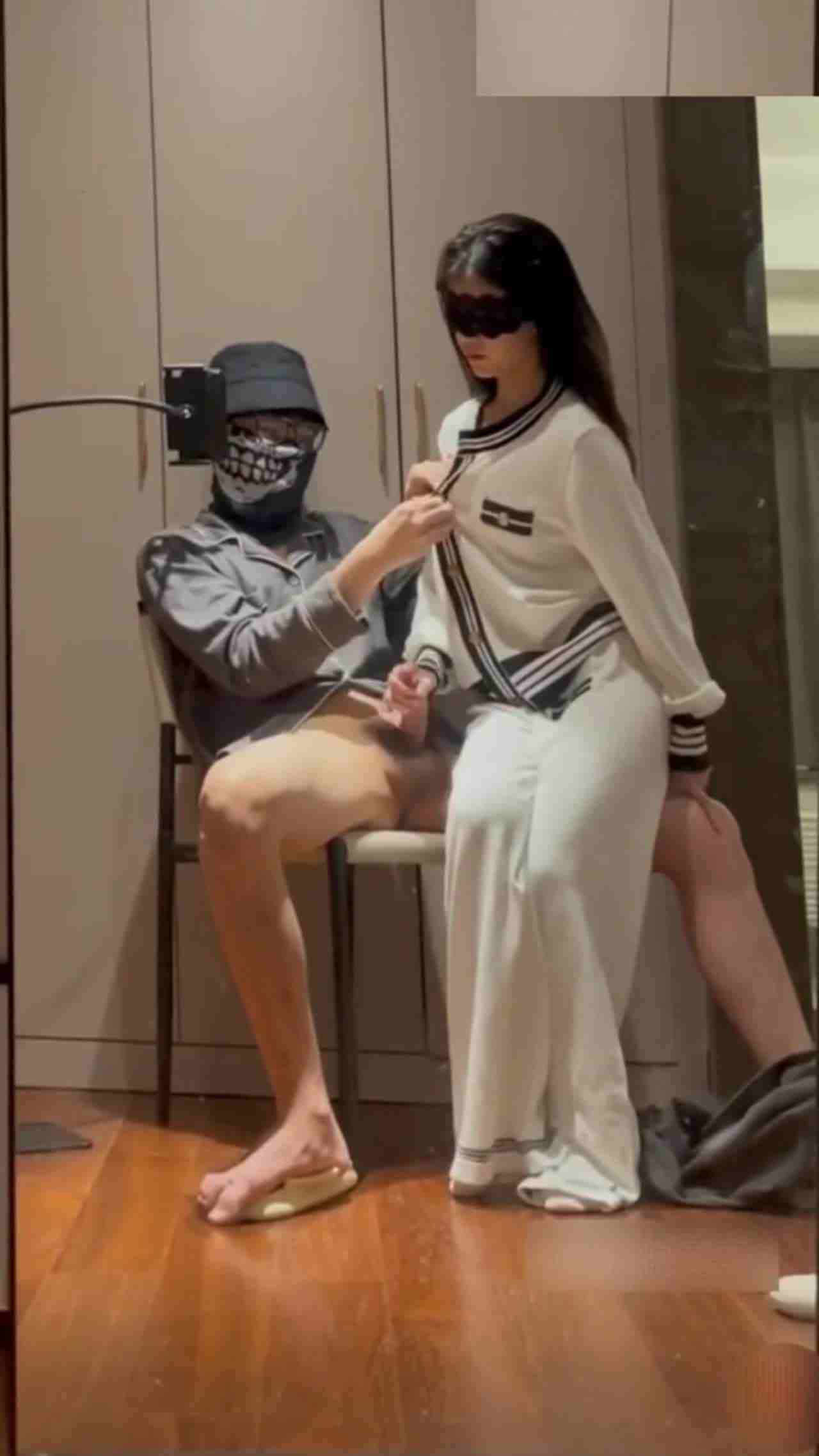  【羞耻征服女人，超爽索取快感】PUA大神征服母狗调教性奴，尤其是那个大屁股，猛锉大屌，大神操的啊叫！ 的剧照4