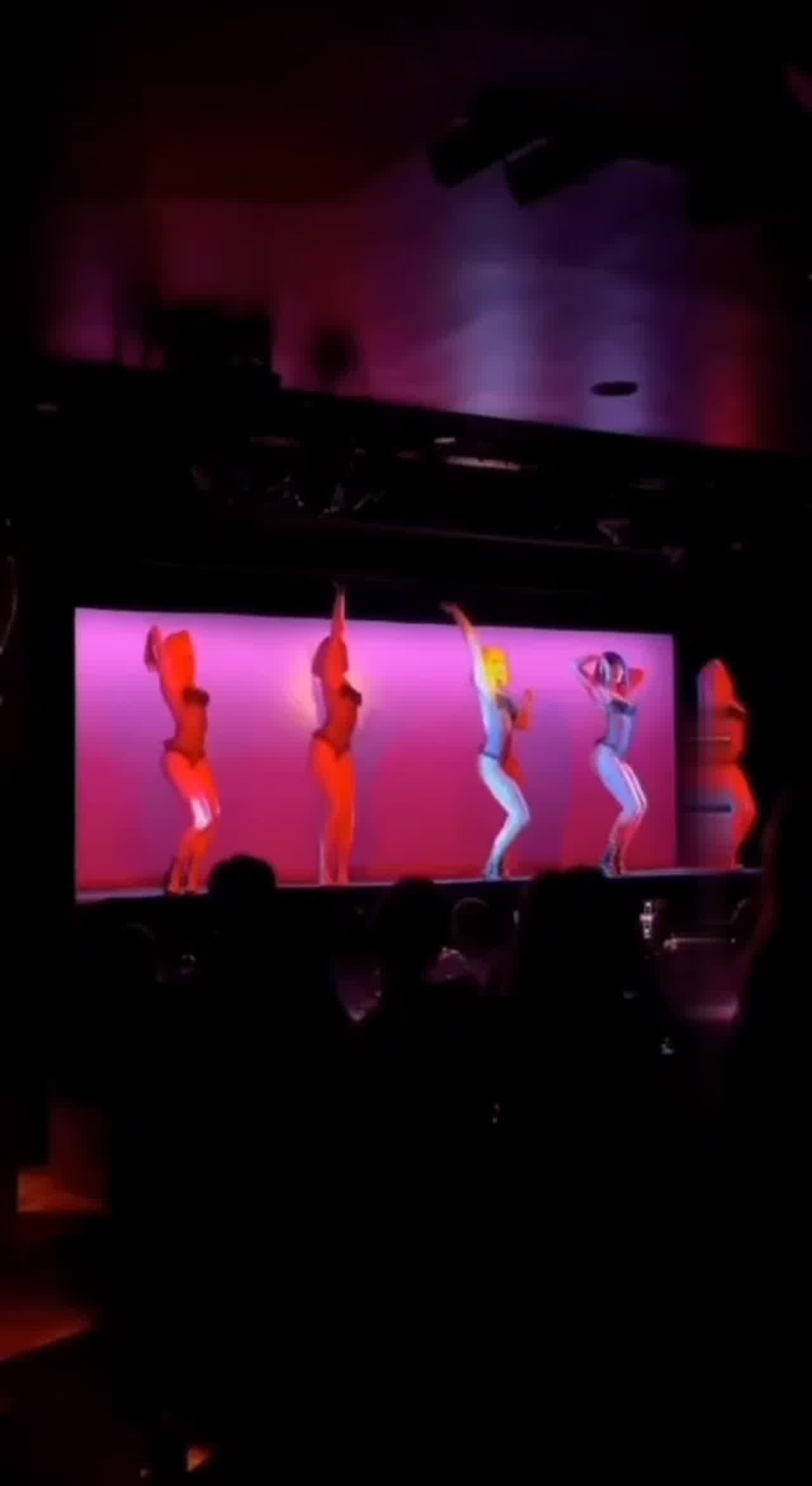  Lisa疯马秀首秀现场片段 的剧照6