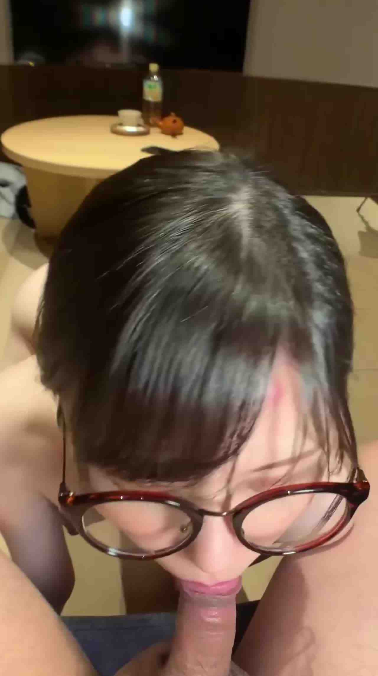  乖巧小姐姐口活吃鸡吧 的剧照5