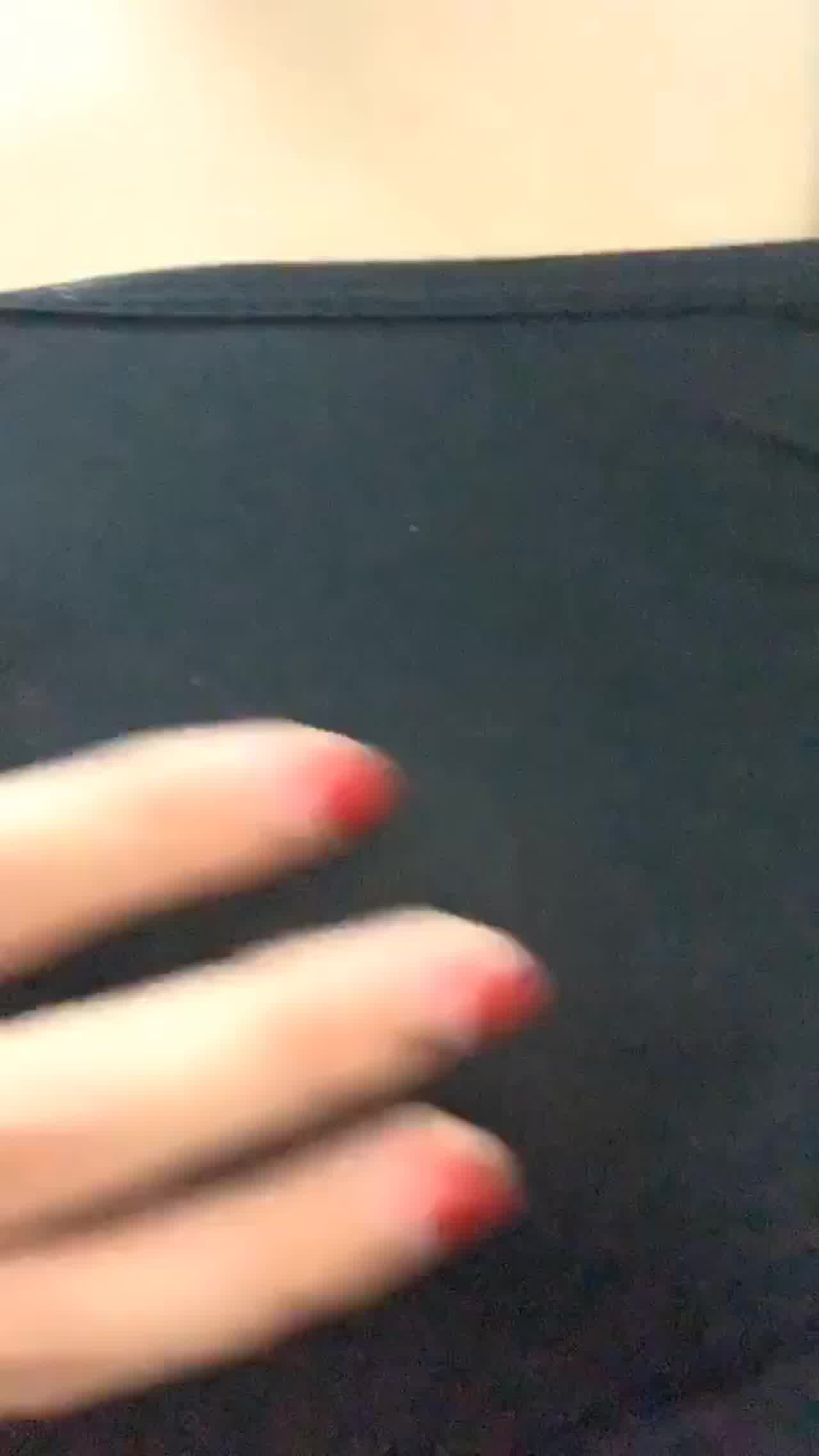  换个衣服也不忘了把咪咪摸硬 的剧照3