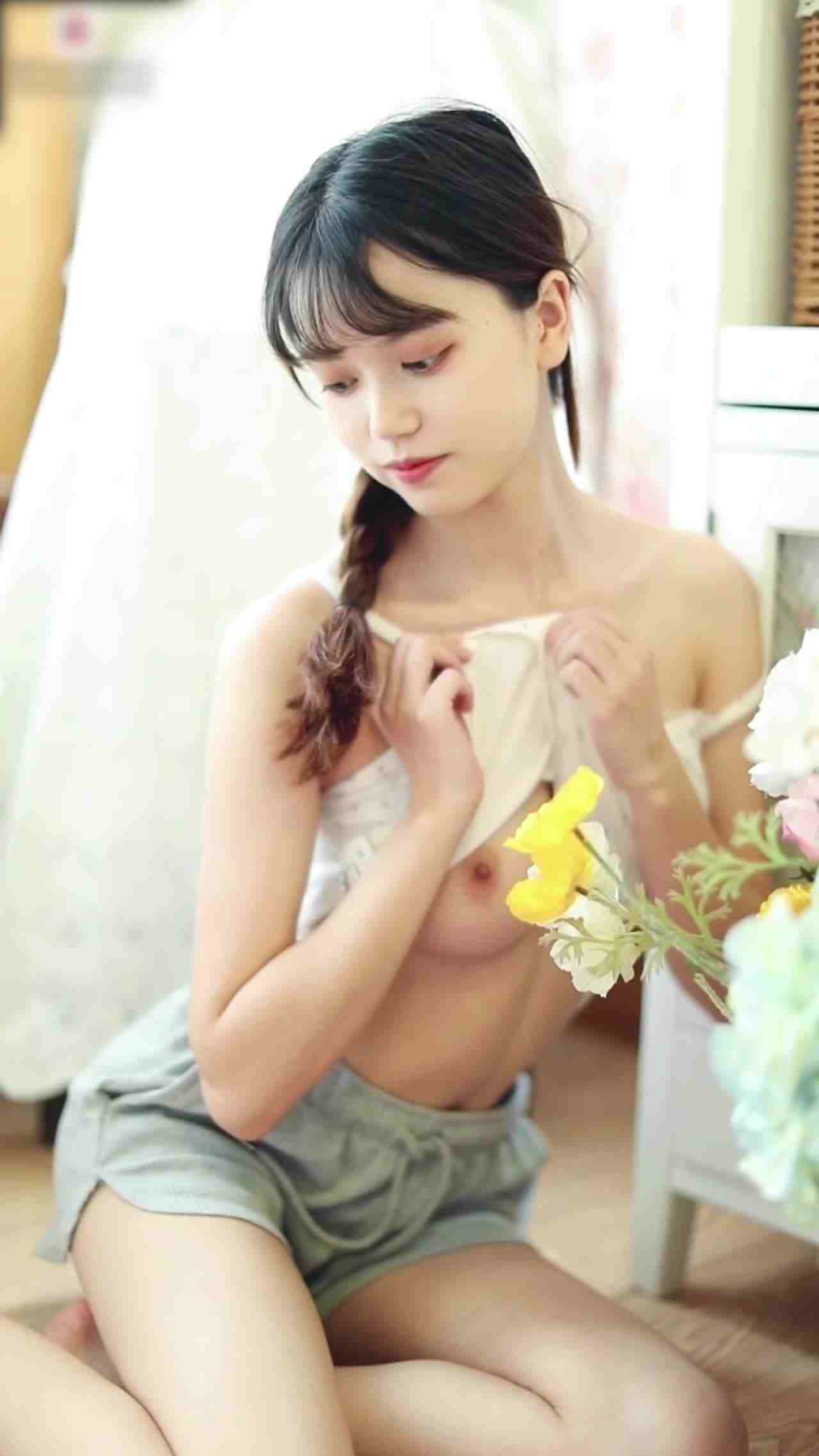  劳小白 清纯正妹高清写真 的剧照6