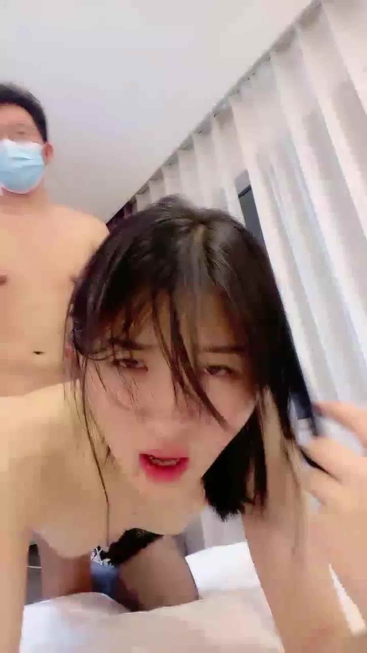  清纯甜美主播多体位性爱啪啪 的剧照4