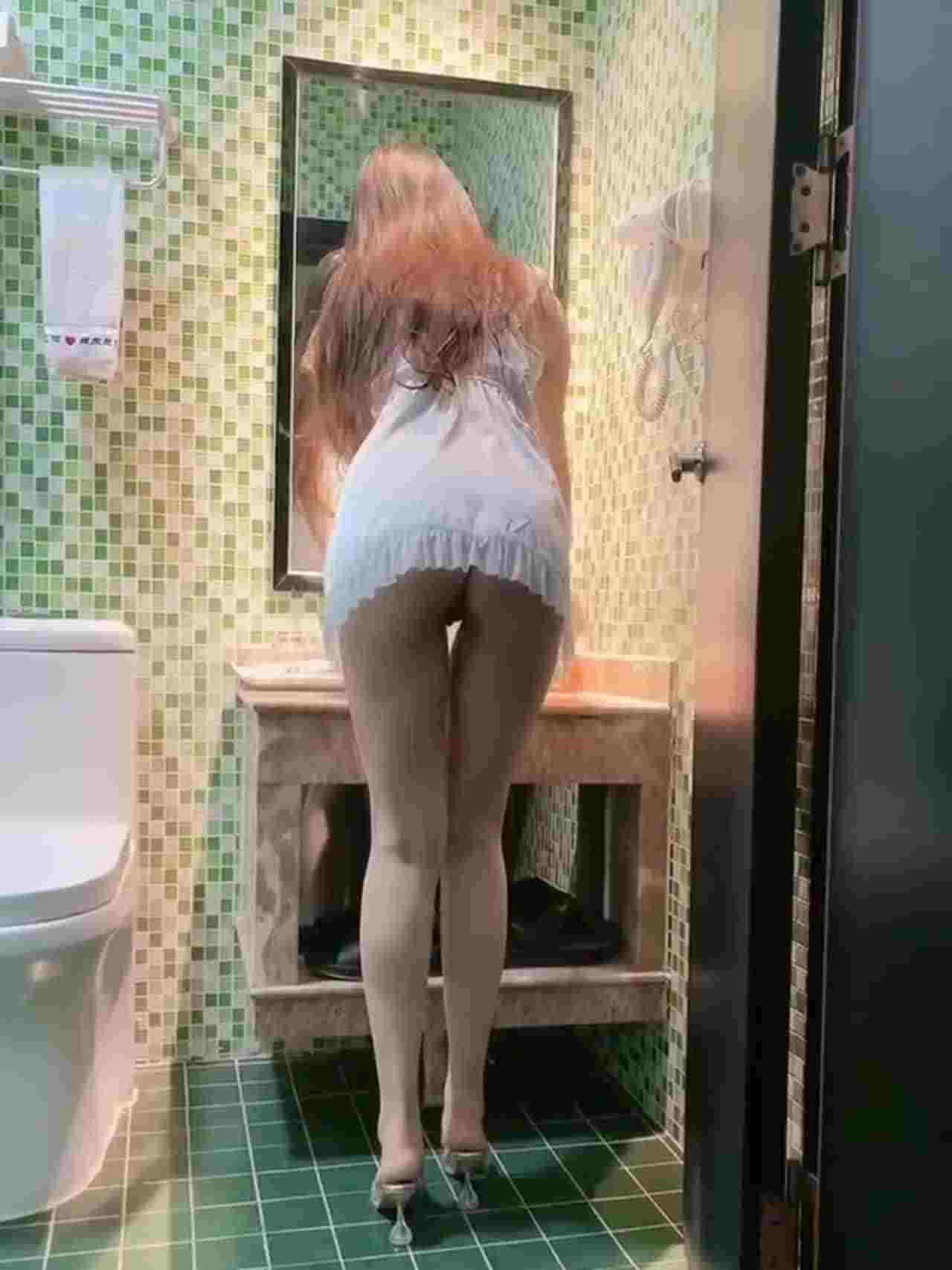  长发细腰丰臀再加上一点点骚气完美 的剧照5