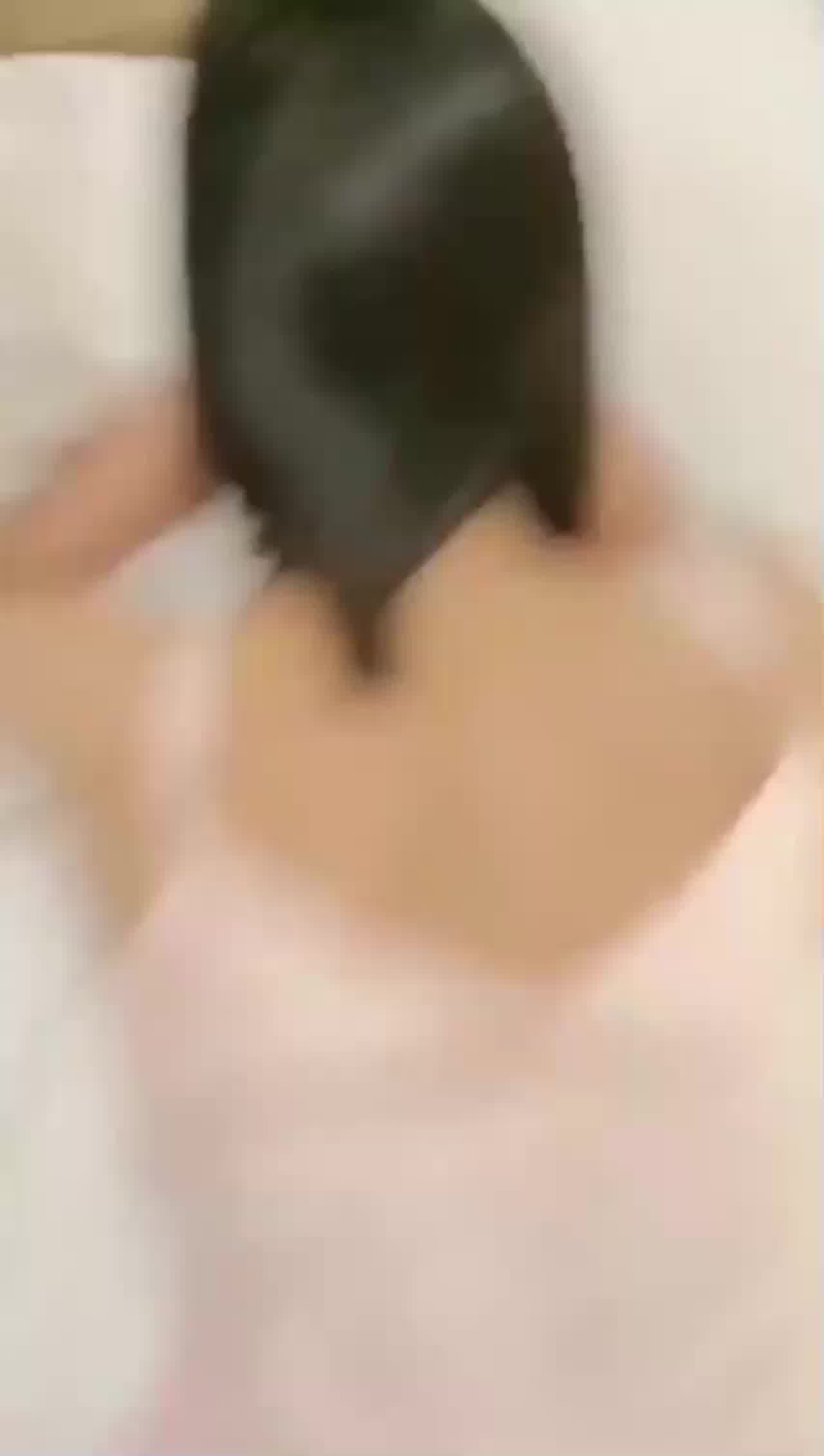  一边给闺蜜打电话，一边坐爱，确实很刺激 的剧照3