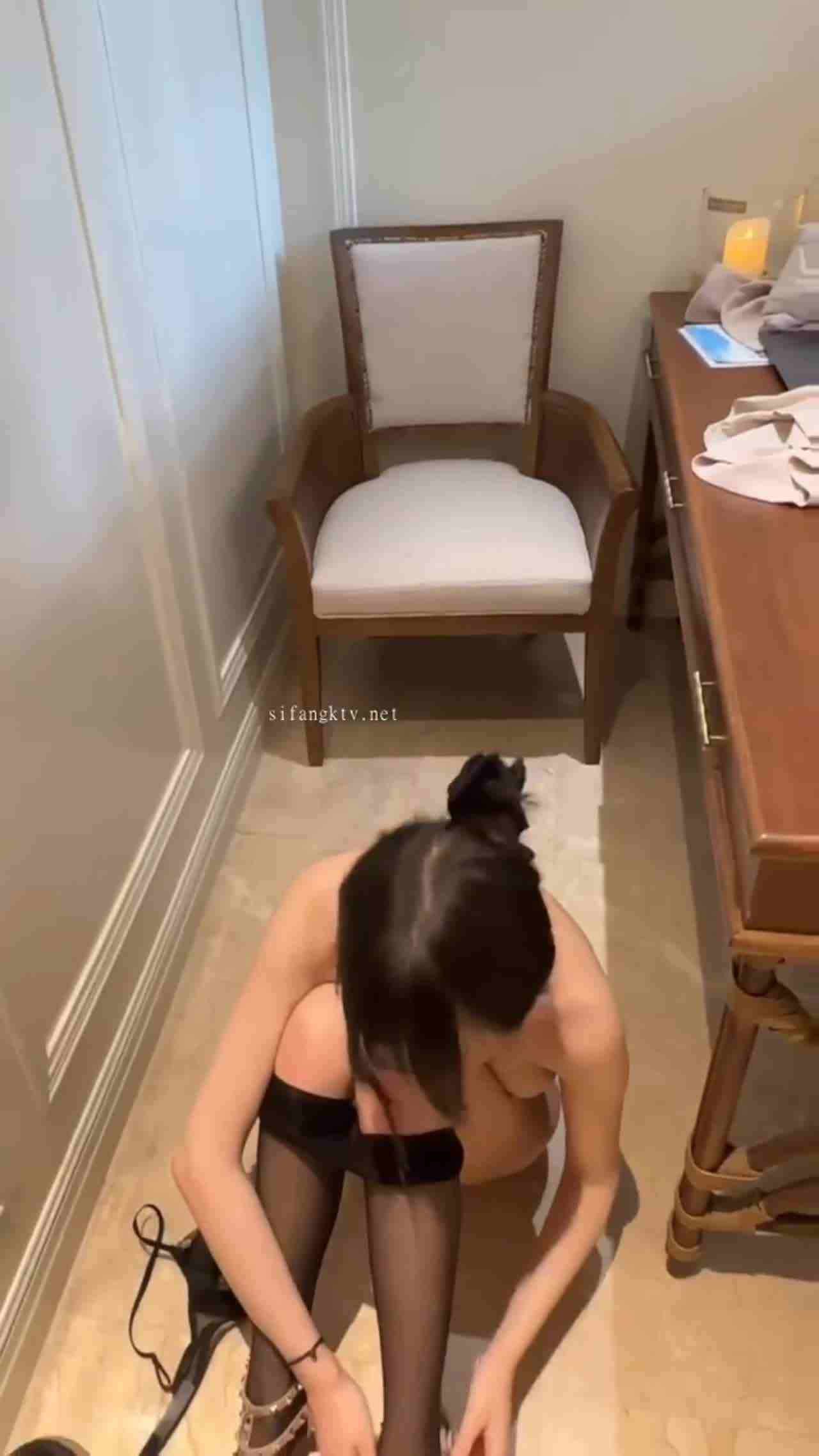  一线裸模写真拍摄身材凹凸有致高清露点适合打炮有点害羞但是不避讳 的剧照5